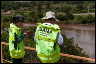 Fiscal ambiental aplicando multa